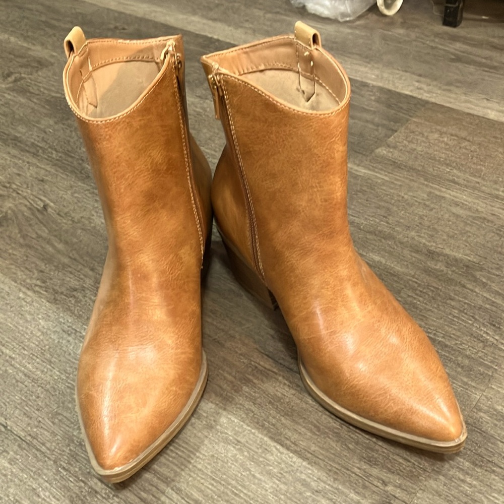 Women’s Universal Thread Tan Booties Size 7.5